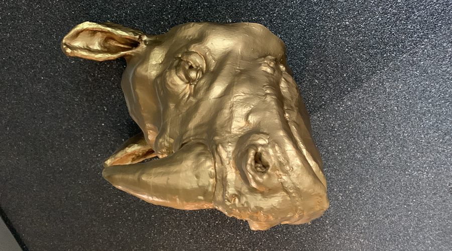 Escultura 3D com acabamento metalizado